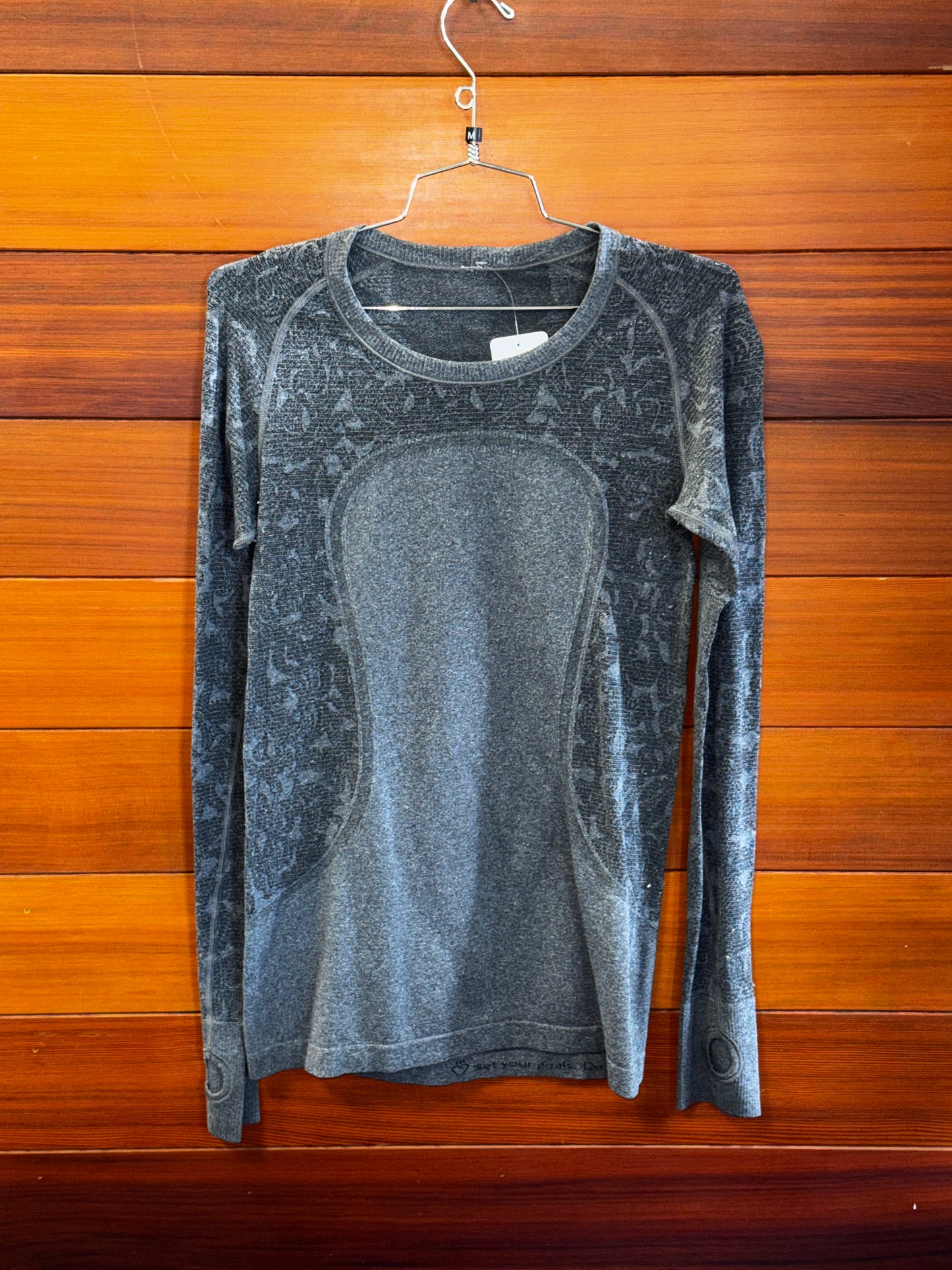 Lululemon Long sleeve, WM, Fair - Pilling