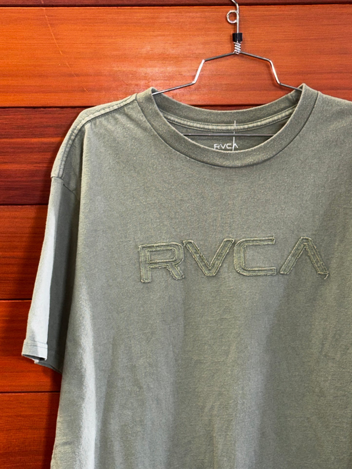 RVCA Tee, ML, Great