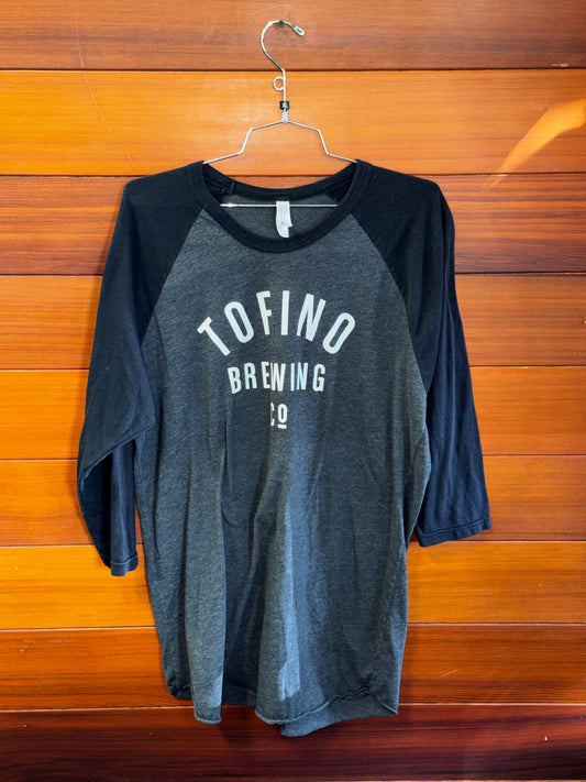 Tofino Brewing 3/4 sleeve, MXL, Fair - pilling