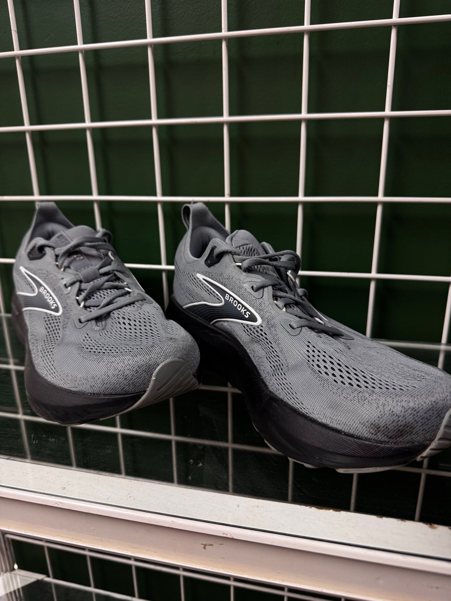 Brooks Glycerin 22 Runners, M 11.5, Good