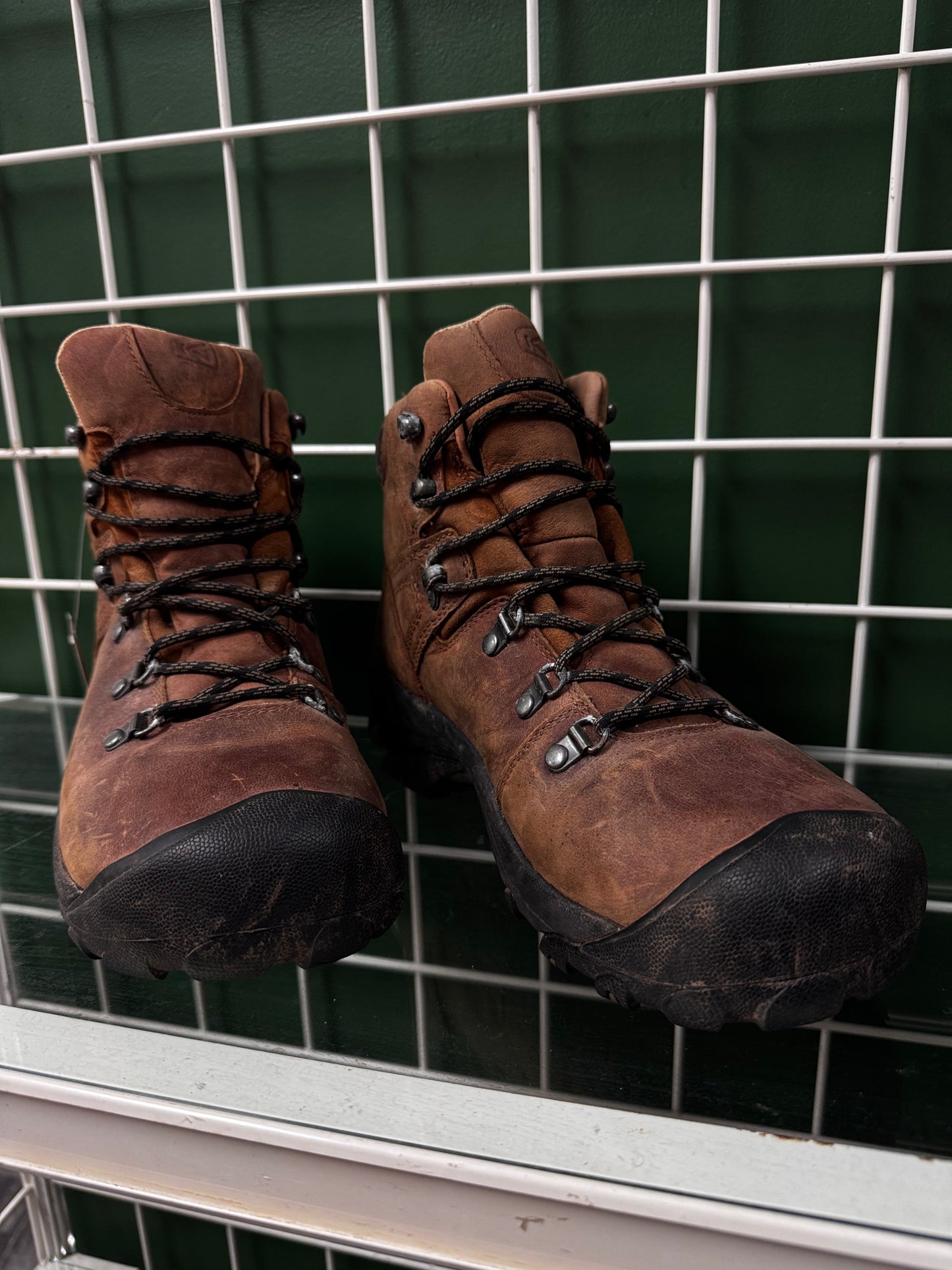 Keen Pyrenees Waterproof Hiking Boots, US M 11, Good
