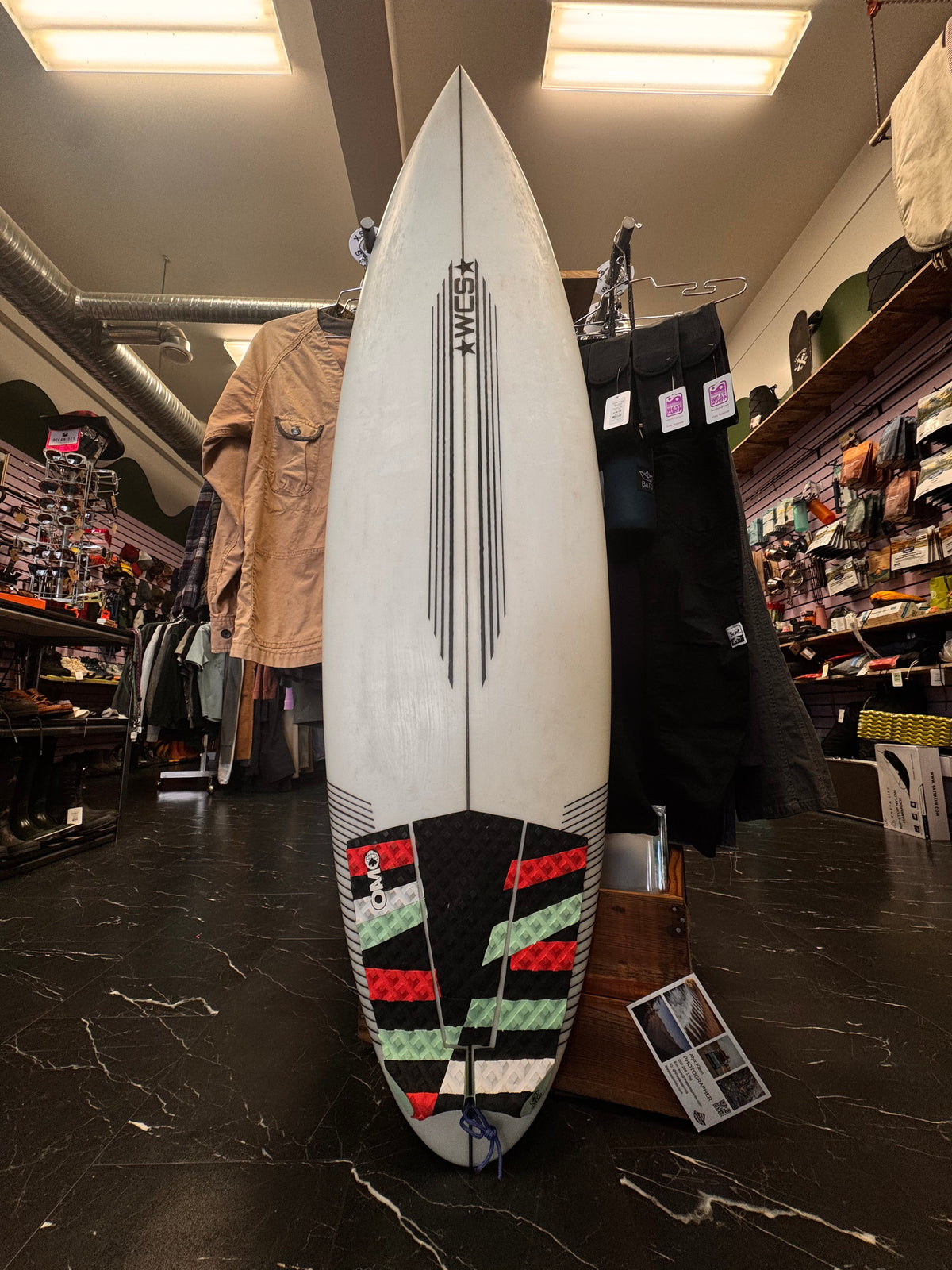 WCS Surf board, 6'x19"x2.5", Excellent - No fins